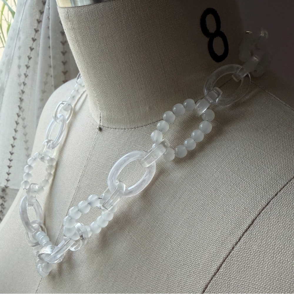 ZENZII | Celina Collar Gold Clear White Pattern Beaded & Solid Links Necklace